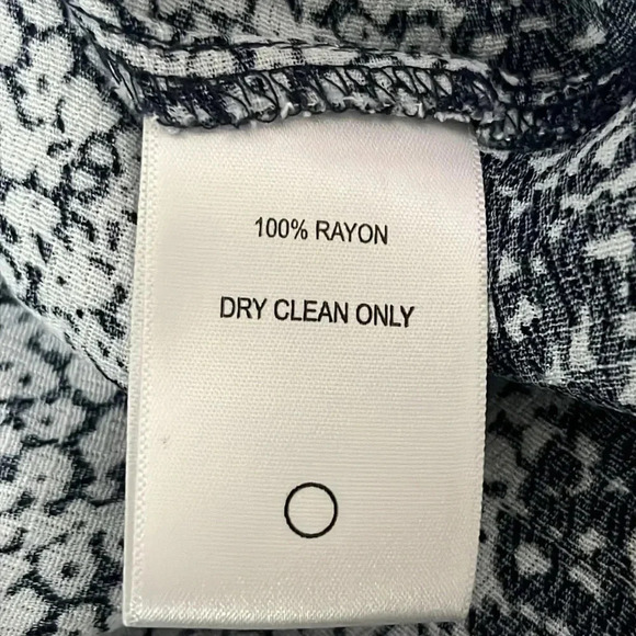 Foxcroft Daisy Ditsy Floral Blouse Button  Down Shirt - Picture 11 of 11